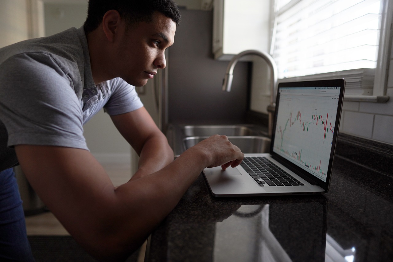 How to Start Investing with Just $100 from your phone